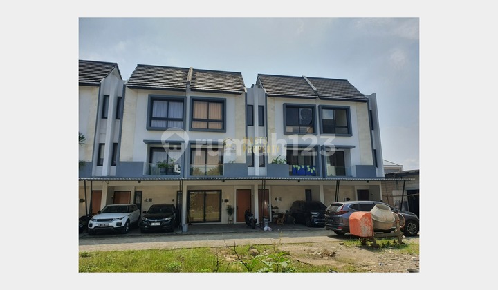 Rumah 3 Lantai Fasad Elegan Unik Dekat Polsek Jagakarsa