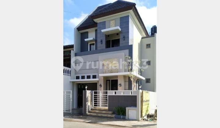Rumah 2 Lantai Siap Huni di Maguwoharjo Dekat Smk N 1 Depok