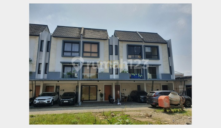 Rumah Siap Huni 3 Lantai Strategis Dekat Polsek Jagakarsa Rumah Siap Huni 3 Lantai Strategis Dekat Polsek Jagakarsa