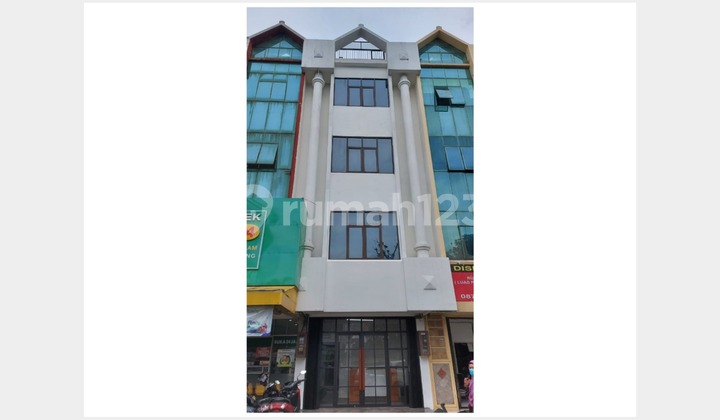 Affordable 5-Story Shop House in Kebayoran Lama, Ready to be Maximized