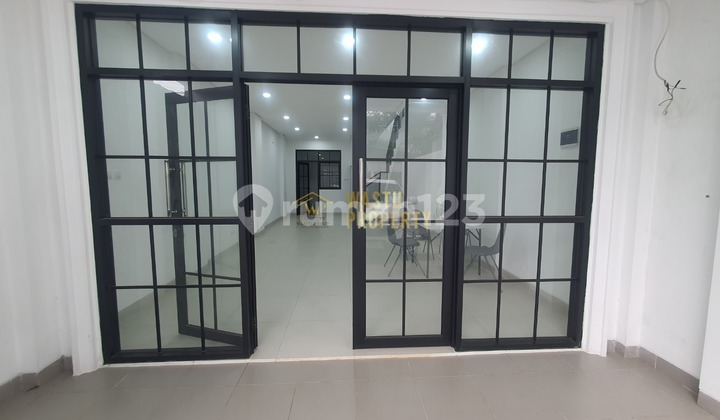 Elegant 3-Storey Shop House at an Affordable Price in the Bustling Jagakarsa Area 2