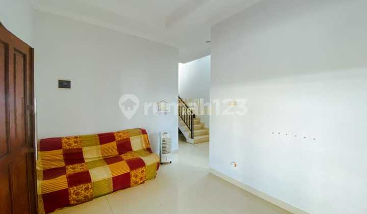 2-Story Ready-to-Occupy House Near Super Indo Seturan Sleman 2