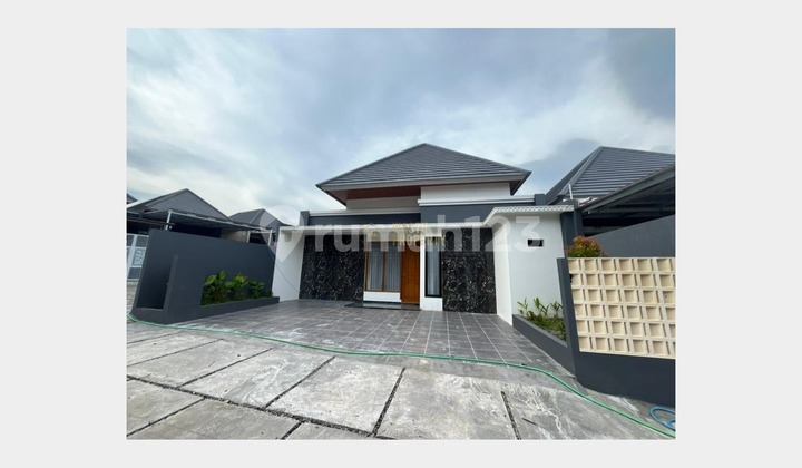 Wide Carport House Ready to Occupy Near SMP N 1 Ngemplak Sleman