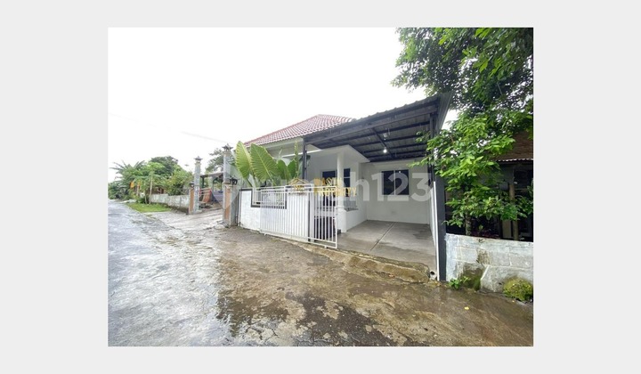 1 Unit Well-Maintained Villa with Modern Tropical Concept in Berbah Sleman