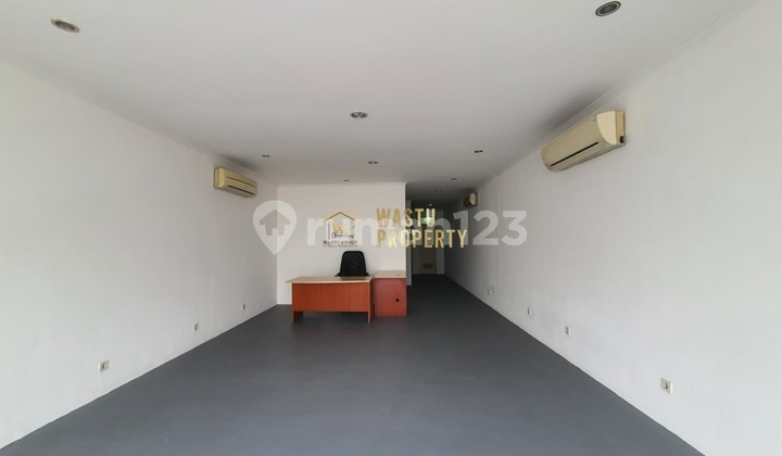 4-Story Shop House in Pondok Indah Area, Ready to Use 4-Story Shop House in Pondok Indah Area, Ready to Use