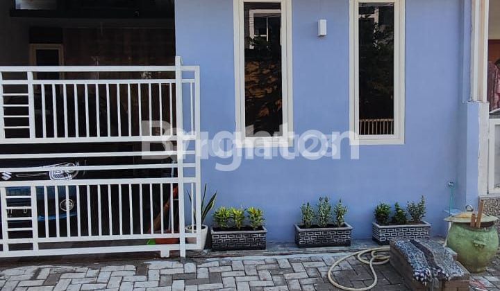 DE NAILA RESIDENCE, EXCELLENT CONDITION, WELL-MAINTAINED, DRAINED, IN MENGANTI GRESIK.