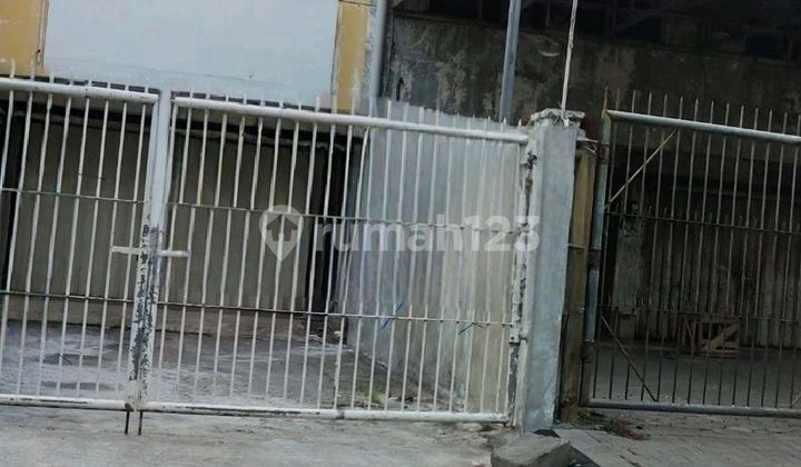 Strategic 2-Story Shop-House Ready for Occupancy, Suitable for Business 2