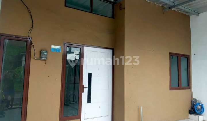 Ready-to-Occupy House in Front of Cluster Near Benowo Toll Ready-to-Occupy House in Front of Cluster Near Benowo Toll