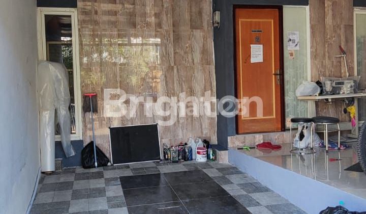 DE NAILA RESIDENCE, EXCELLENT CONDITION, WELL-MAINTAINED, DRAINED, IN MENGANTI GRESIK.