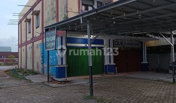 For Rent: Strategic 2-Story Shop House on Bung Tomo Main Road, Samarinda Seberang 2