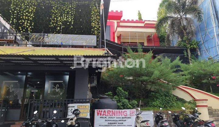 RUMAH TENGAH KOTA SAMARINDA PINGGIR JALAN RAYA DI JALAN PAHLAWAN 2