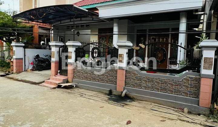 Di  rumah jalan m. yamin masuk gerbang unmul kota samarinda 1