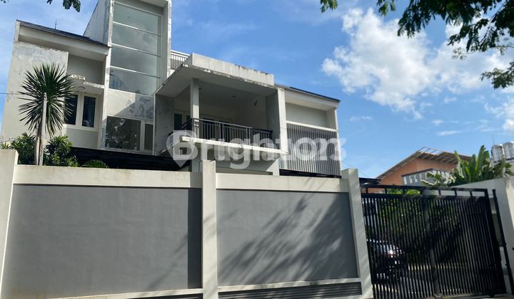 FOR SALE CHEAP LUXURY HOUSE IN CITY CENTER IN ELITE HOUSING VILLA TAMARA SAMARINDA CITY 2