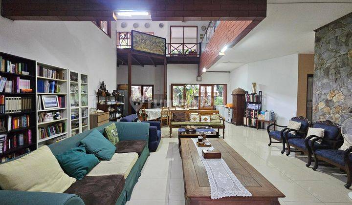  Dijual Rumah Dengan Sentuhan Villa di Villa Melati Mas Cocok Untuk Keluarga  1