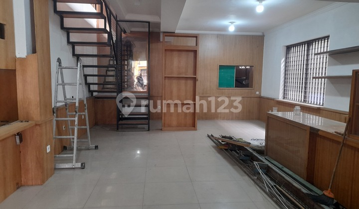 Strategic Commercial Building on Main Road Ahmad Yani 2
