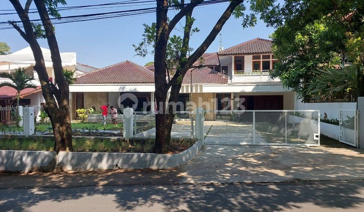 Rumah Besar dan Asri Disersan Bajuri