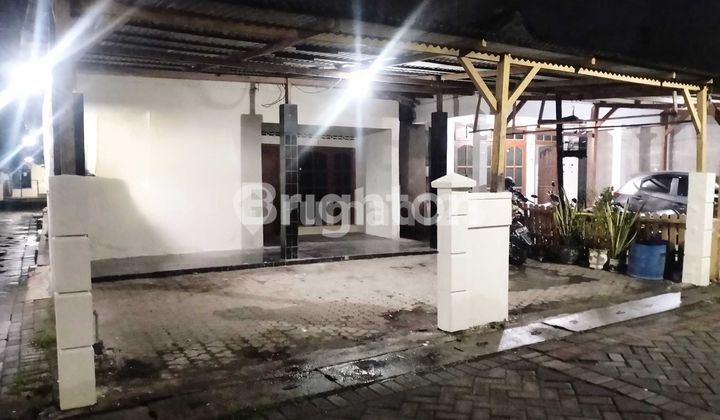 Rumah Indro wilmar gresik