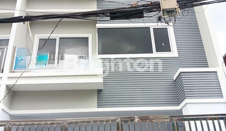 Rumah Baru 3 Lantai posisi di Hook,Teluk Gong,Jakarta Utara Rumah Baru 3 Lantai posisi di Hook,Teluk Gong,Jakarta Utara