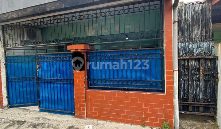 Rumah dengan Lokasi Startegis di Ngagel Madya Pusat Kota, Row Jalan 3 Mobil, Tidak Masuk Gang