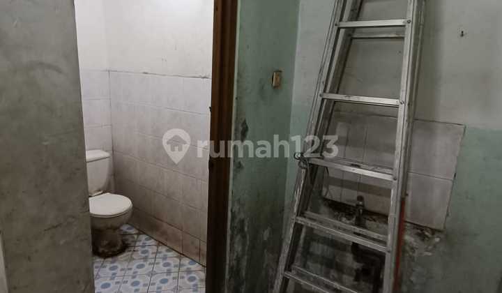 For Sale Fast, 3 1/2 Story Shop House at Pengampon Square 2