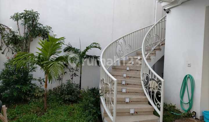 Dijual Rumah Mewah Full Furnish Petemon Pusat Kota 2
