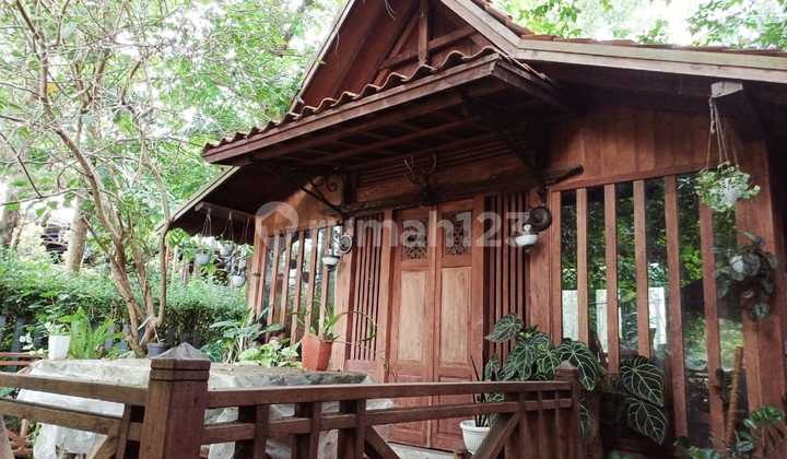 Aesthetic 2-Storey House with Bandung View, Strategic Location Next to Dago Golf Course in Dago Wing Bandung 2