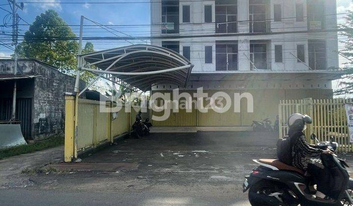 Ruko 3 Lantai 1/2 lokasi sangat Strategis 1