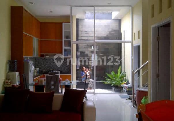 Rumah Bagus Siap Huni di Tegal Barat Rumah Bagus Siap Huni di Tegal Barat