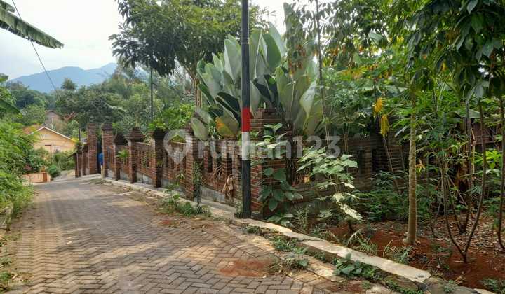 Tanah Plus Rumah Mungil Di Atasnya 1