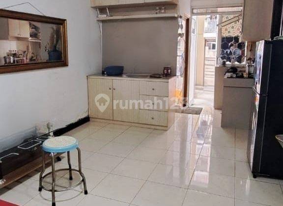 ruang tamu apartemen casablanca east  lokasi strategis