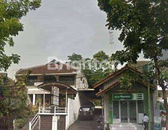 Rumah asri terawat 3 bangunan 1 lokasi strategis mainroad Surya Sumantri Bandung 1