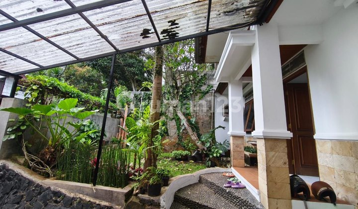 Rumah Cantik Lingkungan Asri di Pondok Hijau Gegerkalong Bandung