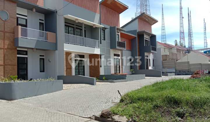 Rumah Villa Cluster Dekat Sekolah Polisi Negara Cisarua Lembang