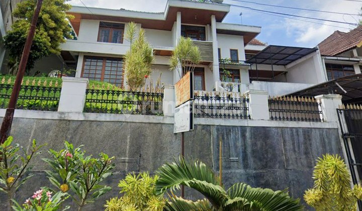 Rumah Mewah Setraduta Dikawasan Elit dan Strategis Rumah Mewah Setraduta Dikawasan Elit dan Strategis