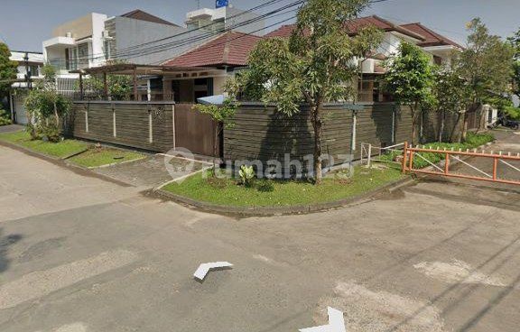 Rumah Mewah Furnihs Posisi Hook di Main Road Mekarwangi Bandung