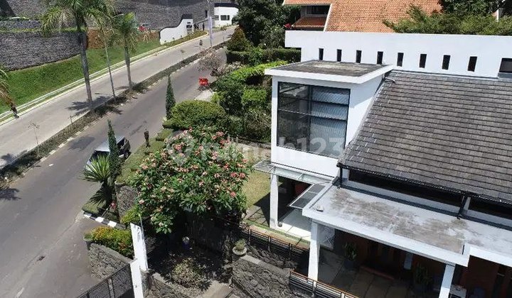 Rumah Mewah Halaman Luas di Main Road Resort Dago Pakar Bandung Rumah Mewah Halaman Luas di Main Road Resort Dago Pakar Bandung