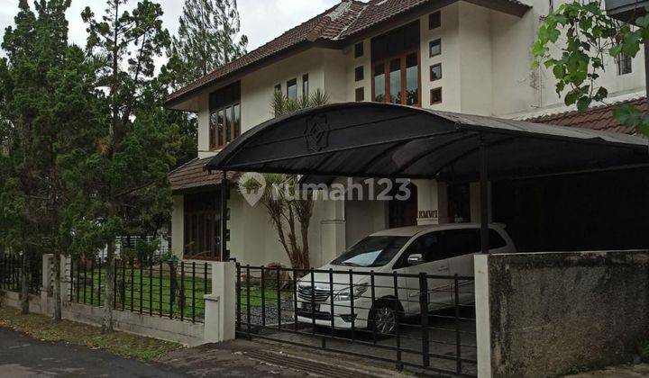 Dijual Rumah Mewah Dua Lantai Halama Luas Posisi Hook Regol Bandung 1