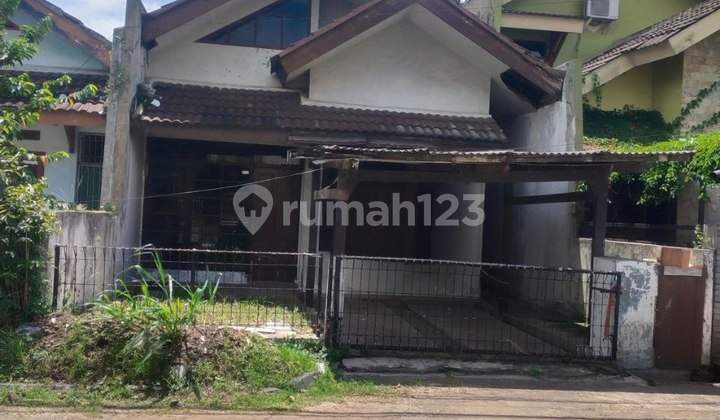 Rumah Lama Hitung Tanah Saja di Komplek Soekarno Hatta Bandung Rumah Lama Hitung Tanah Saja di Komplek Soekarno Hatta Bandung