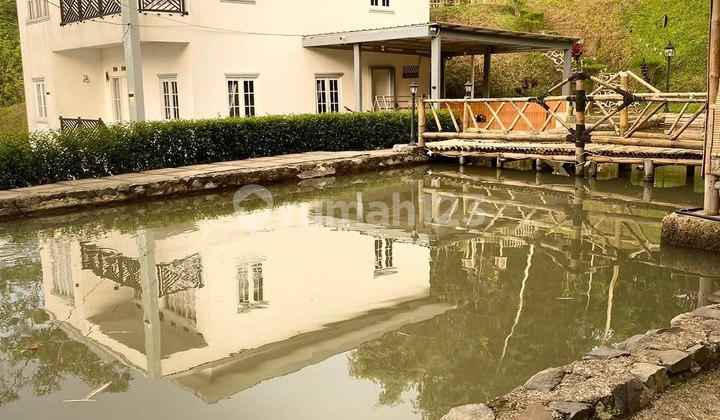 Dijual Villa Murah Luas Asri Lengkap Dg Privat Pool di Bandung