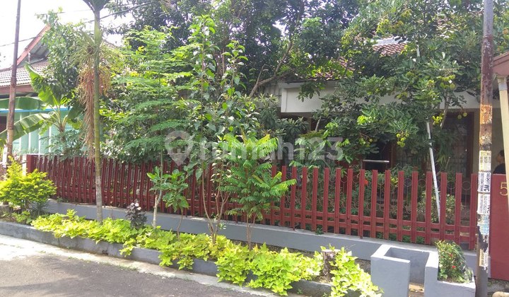 Old, Cheap, and Well-Maintained Furnished House in Arcamanik, Bandung City 2
