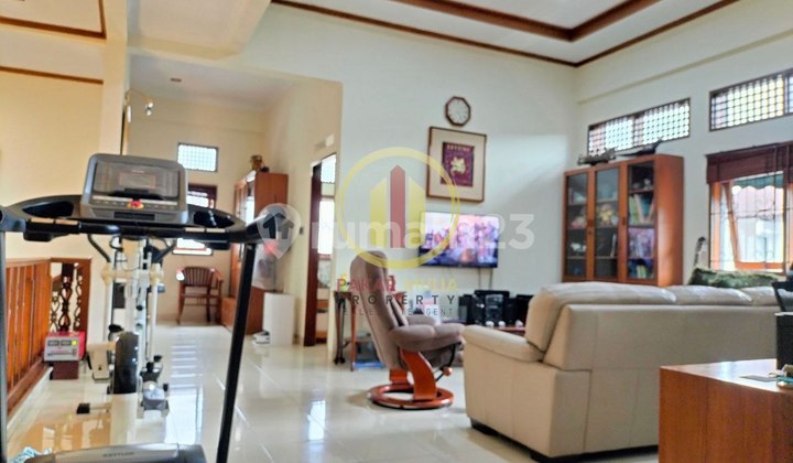 Rumah Cantik di Komplek Cigadung Dekat Lay Out Open Space Bandung 2