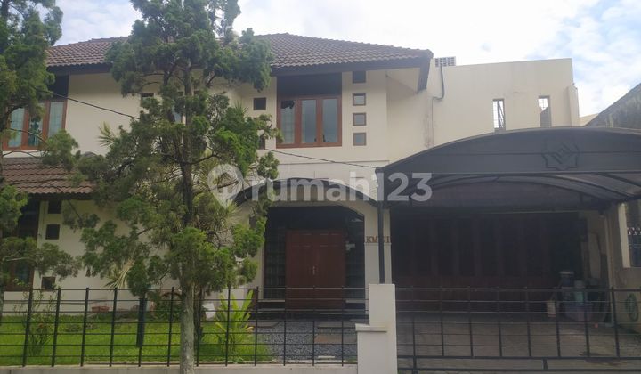 Rumah Mewah Murah Terwat Halama Luas Hook di Kembar Regol Bandung