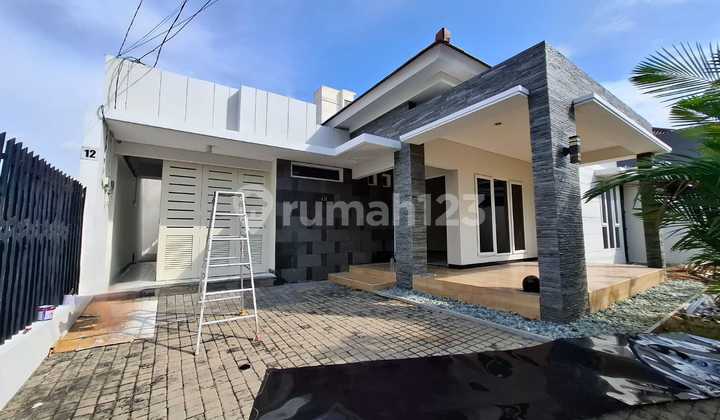 For Rent: Nice House Ready to Occupy in Seteran, Central Semarang. Near Mall, Near School, Near Hospital, Near Restaurant, Near Tri Lomba Juang Sports Hall. 2