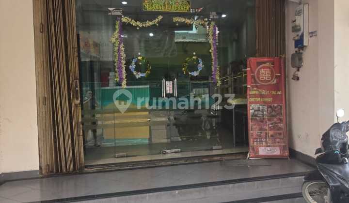 For Sale: Ready-to-Use Shophouse in Wotgandul, Near Pecinan, Central Semarang. Location in the Heart of Semarang City, Strategic for Business, Close to Malls, Suitable for Various Ventures. 2