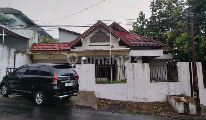 Dijual Rumah Luas, Cluster Elite Di Banyumanik Tembalang Semarang. Rumah Butuh Renovasi. Lokasi Dekat Ada Banyumanik, Pom Bensin, Dekat Resto, Dekat Kuliner, Dekat Tol Banyumanik. 1