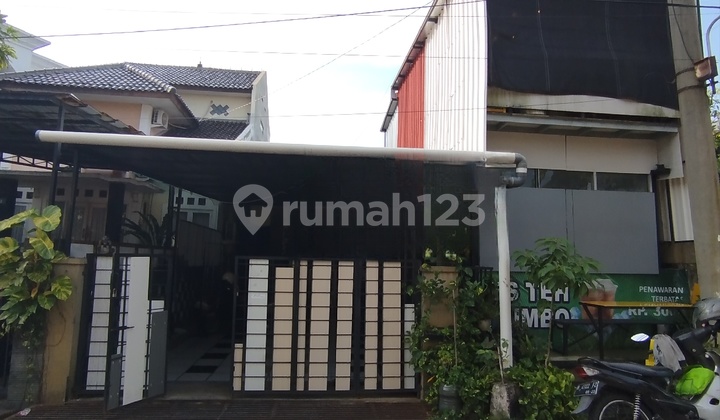 For Sale: Main House and Active Boarding House with 11 Rooms in Puri Anjasmoro Raya, Semarang 1