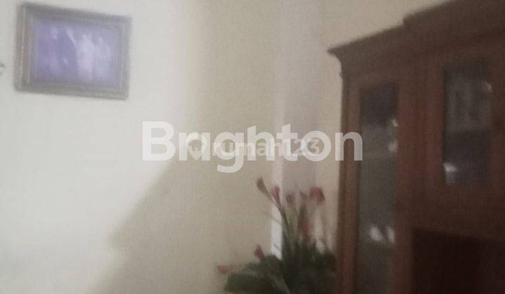 ruang keluarga rumah sederhana dan luas di