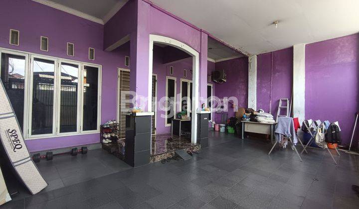 teras rumah premium dan luas di