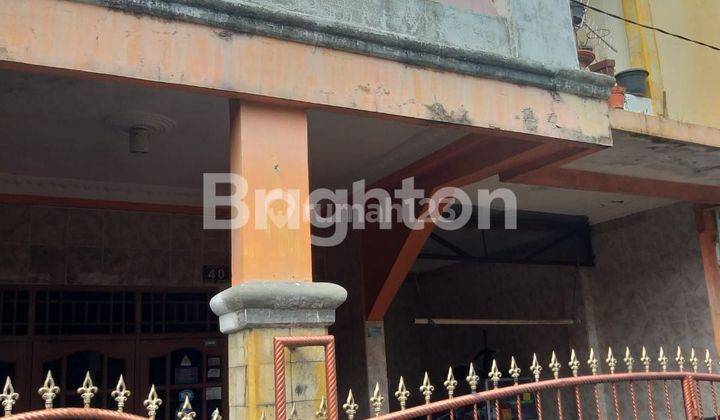 tampak depan rumah sederhana dan luas di
