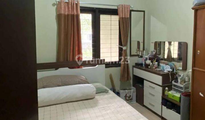 kamar tidur rumah bagus di puri permata